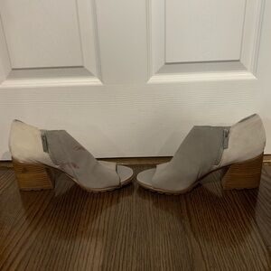 Sorel Gray and Tan Heeled Boots Size 11